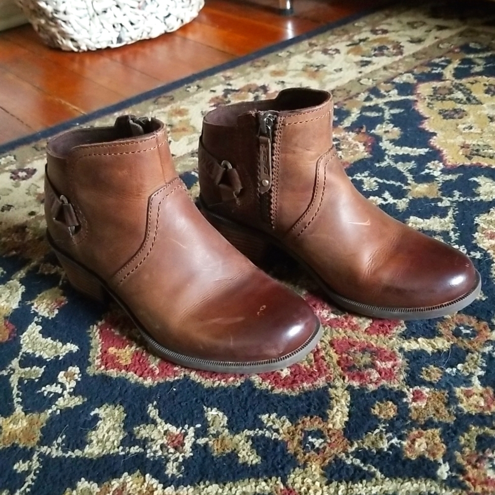 Teva Cognac Booties size 6